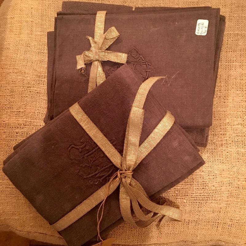 Serviettes nappes, draps en lin ou chanvre anciens teints